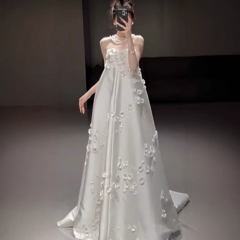 Photography Natural Lighting Basics - フランス製ストラップレスサテンウェディングドレス、2026年新作、花嫁のためのニッチなモーニングガウン、旅行写真撮影用ライトガーゼドレス